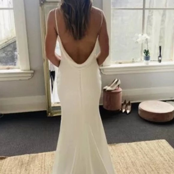 V Neck Mermaid Wedding Dress with Button back - Picture 2 of 16